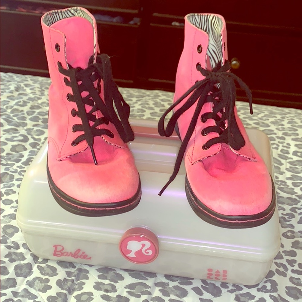 Hot pink doc martens 💕